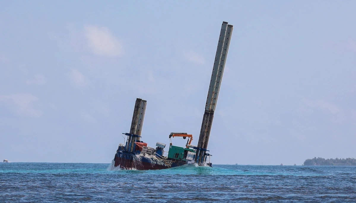 Platform crash debris cleared | Atoll Times