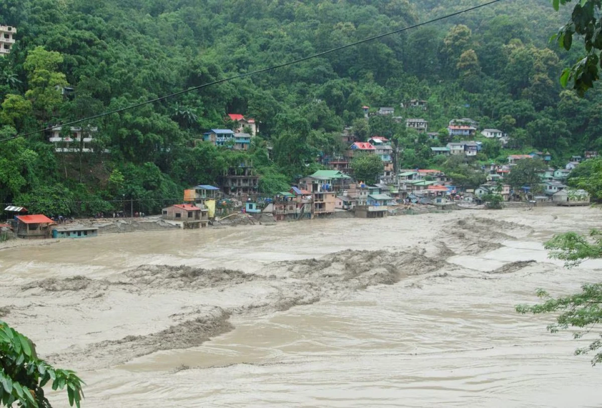 2 dead, 10 missing, 20 stranded in Himachal flash-floods