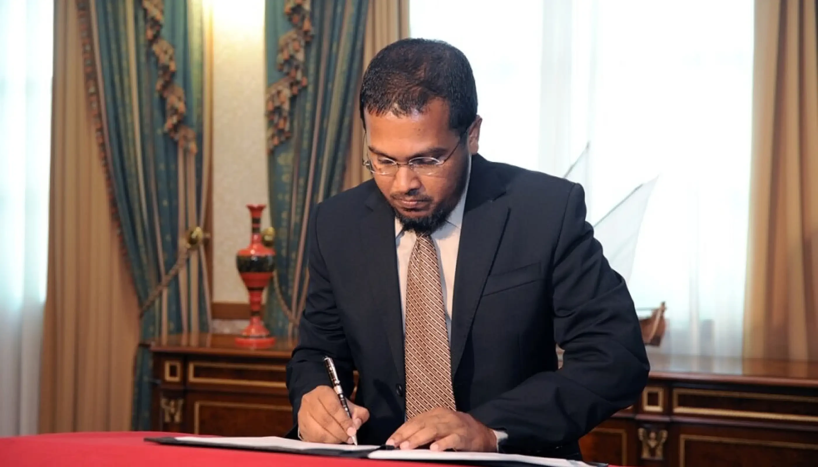 Pension board chair Inaz resigns over bond financing decision | Atoll Times