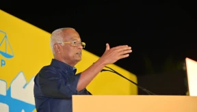 Solih urges govt to share information on Mideast conflict impact