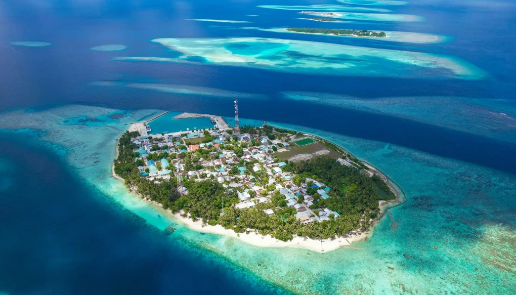 2 missing after speedboat overturns near Felidhoo