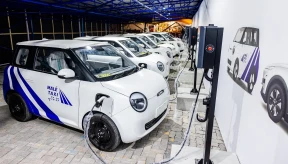 Govt taxi line service to expand to Addu this year