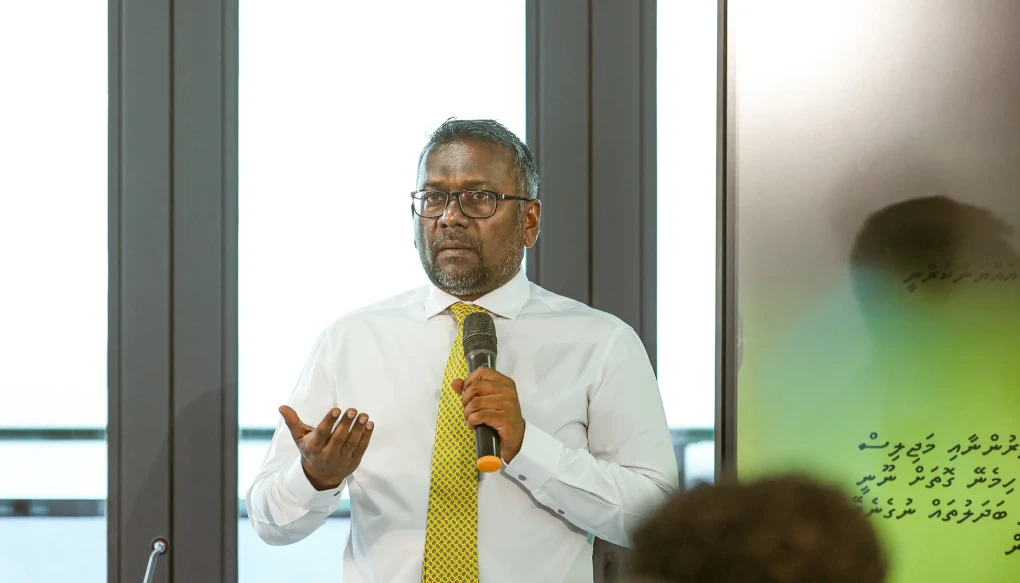 Nasheed backs Fayyaz, proposes constitutional changes