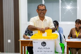 Nasheed votes in MDP leadership race, cites party activity