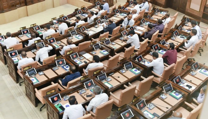 Parliament passes bill to reduce cigarette duty to MVR 4
