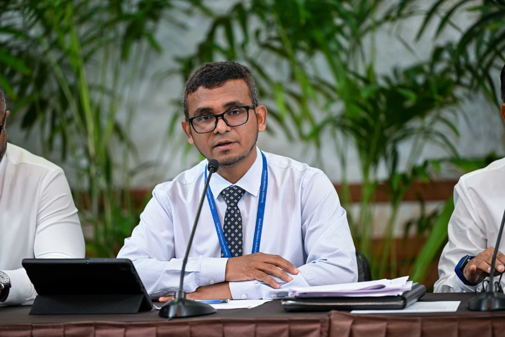 Maldives to require resorts to exchange 40% of dollar revenue