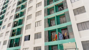 2 arrested over alleged indecent act on Hiyaa flat balcony
